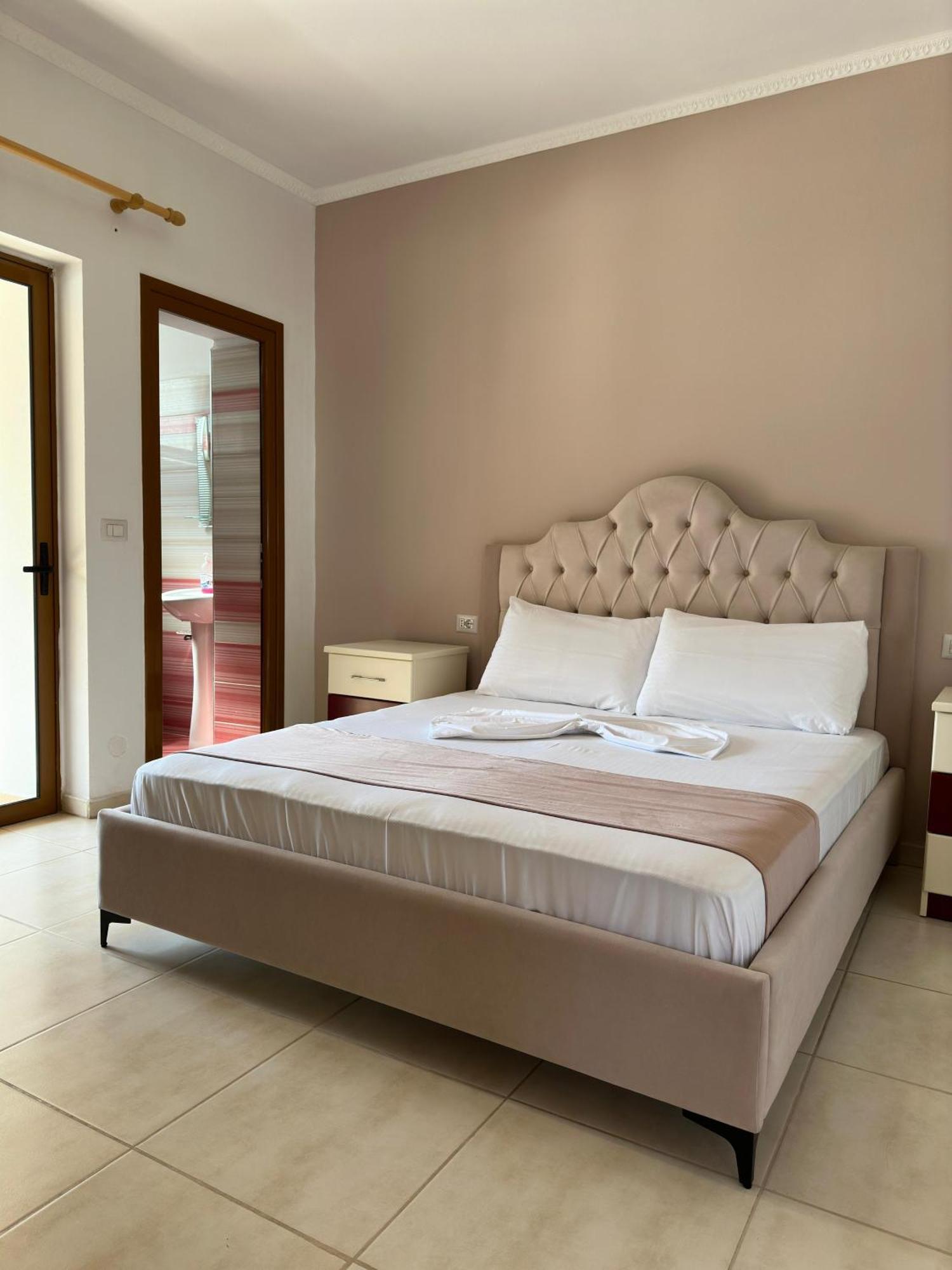 Evelina Ernild Rooms Sarandë Exterior foto
